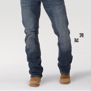 Wrangler Men’s Retro Slim Boot Cut Jeans. 33x32.